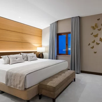Carnation King Suite