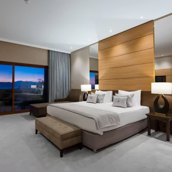 Rose King Suite
